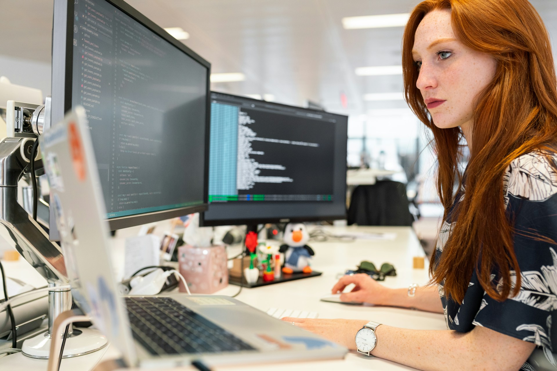 Benefits and Drawbacks of AI in Outsourcing